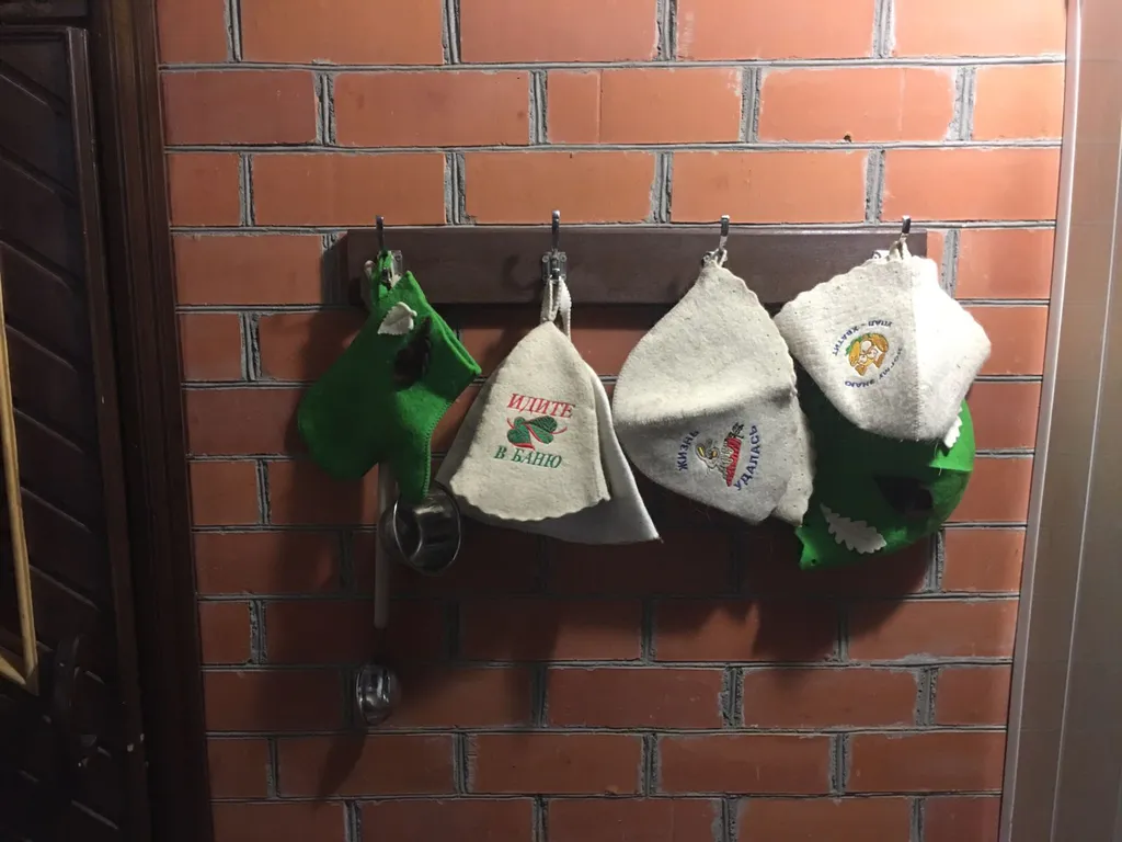 Дом на лесной опушке с банeй на дpовax и бильярдом