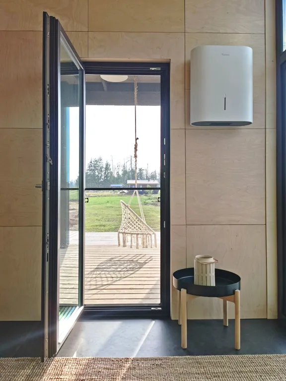 Уютный дом с панорамными окнами