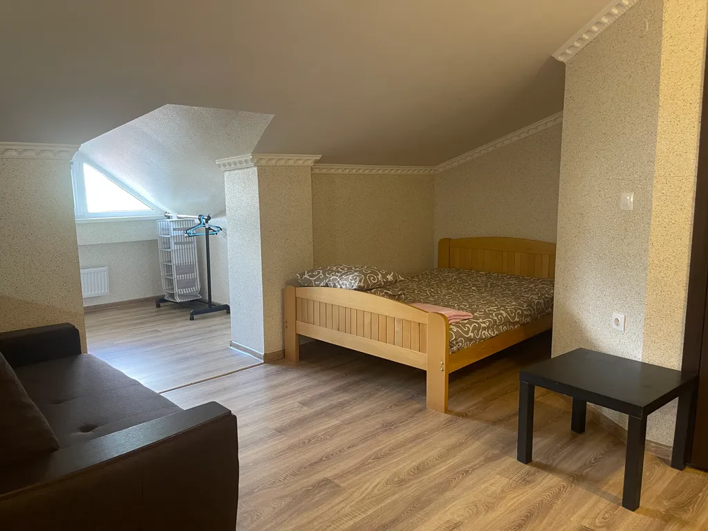 Коттедж 3 этажа, 4 комнаты.. В центре п. Небуг.