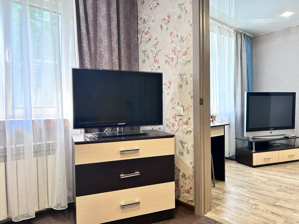 Двухкомнатная квартира на набережной в центре города