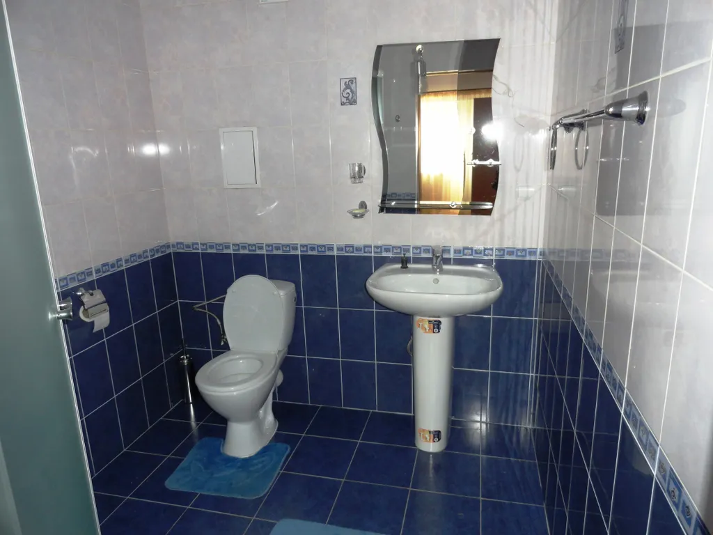 Вилла в сосновом бору с бассейном и видом на море и горы