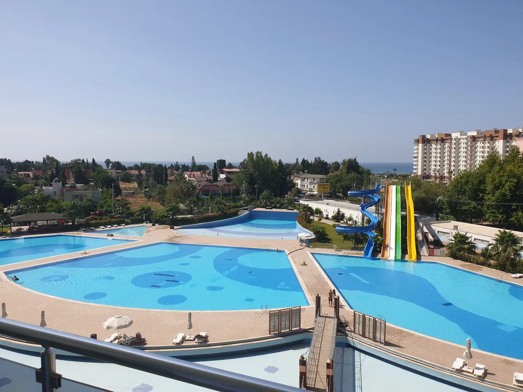 Апартаменты в элитном комплексе Липарис 7