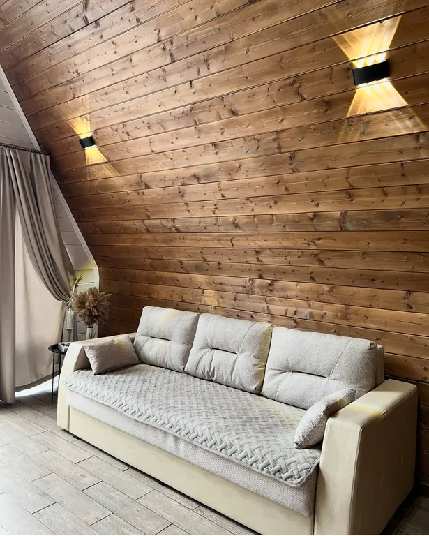 Уютный А-frame коттедж в зеленой части города