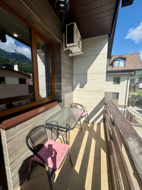 Светлая уютная студия с видом на горы