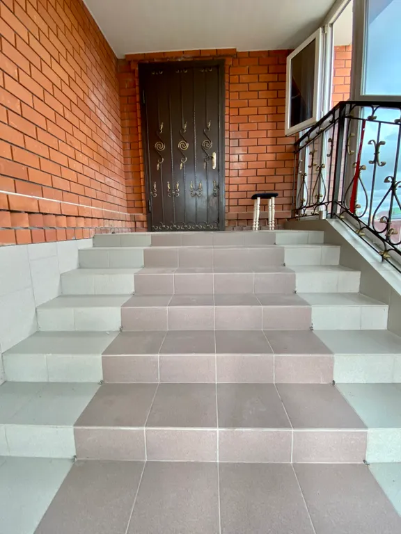 Коттедж Коттедж с сауной и бассейном — Красный