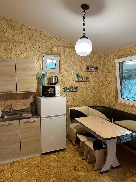 Уютный домик с подогреваемым бассейном для семейного отдыха