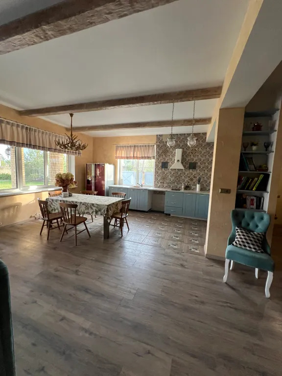 Загородный дом на берегу реки