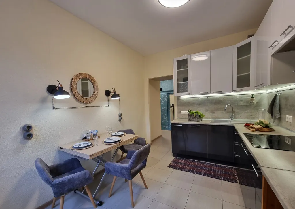 Двухкомнатная квартира с подиумами