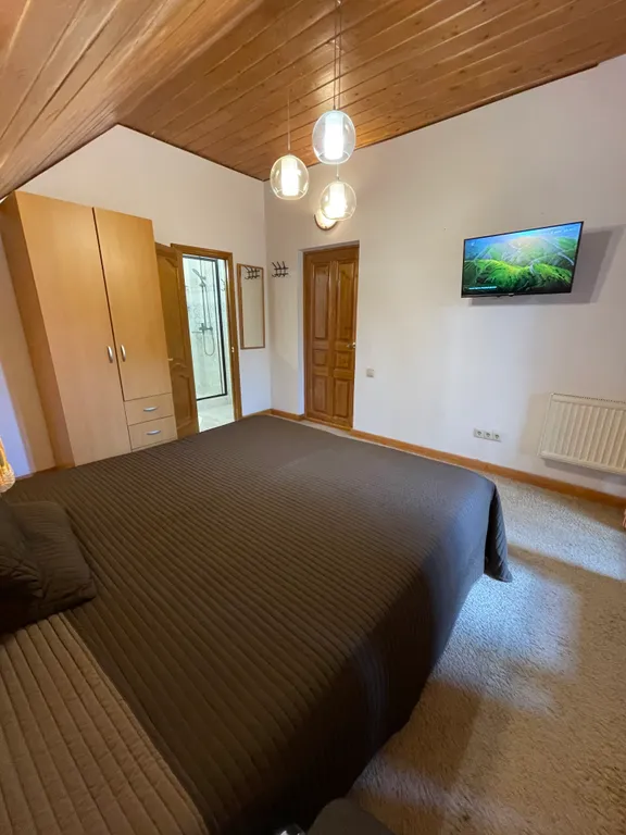 Улучшенный номер с балконом и стильной ванной комнатой