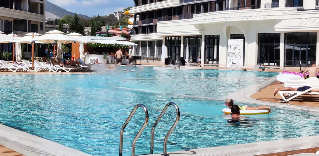 Апартаменты в Atlas Apart-Hotel SPA, вид на море и 4 бассейна