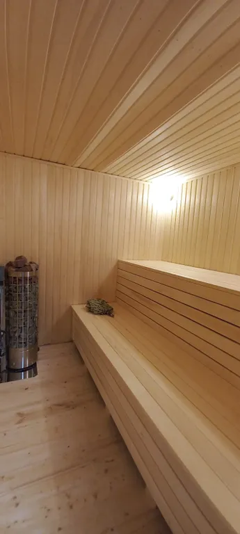 Дом с баней в тихом месте