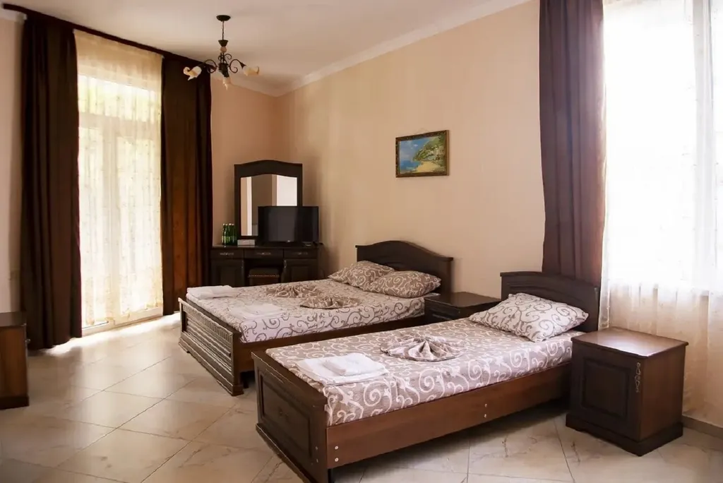 Квартира Четырёхместный номер комфорт без балкона — аренда посуточно в Дивноморское