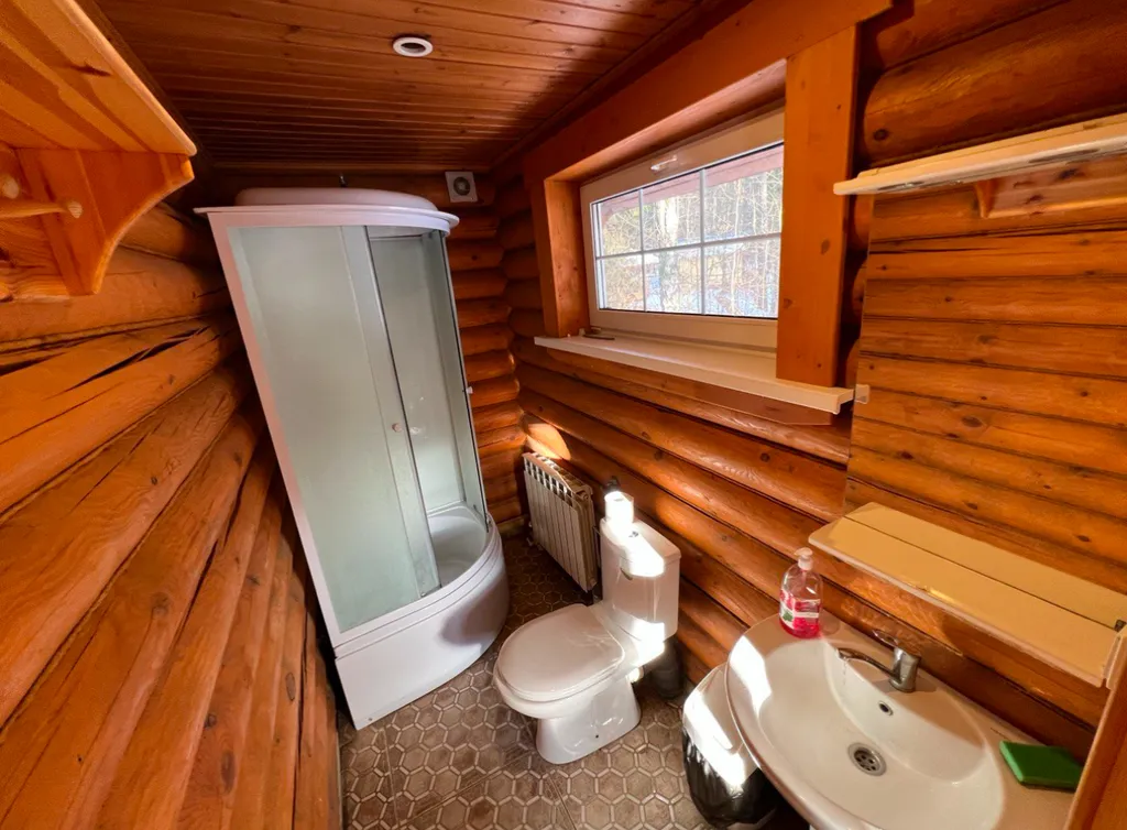 Загородный коттедж для компании в лесу на берегу реки Ока