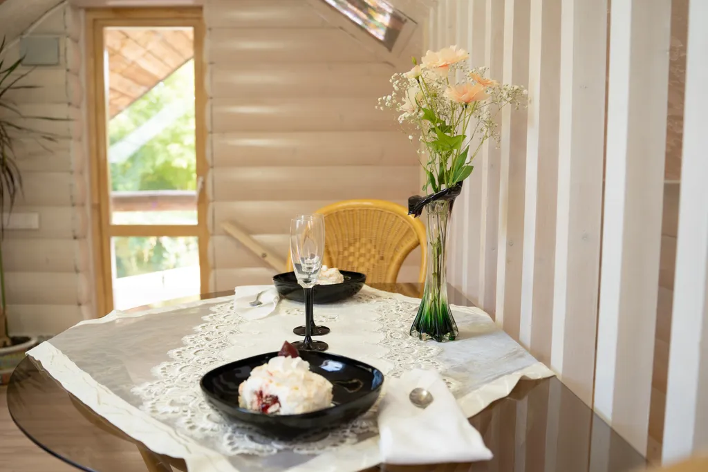 Двухэтажный срубовый гостевой домик с русской баней на дровах и купель