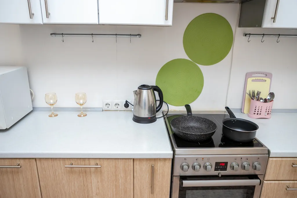 Большая студия с потолками 3 метра и Smart TV