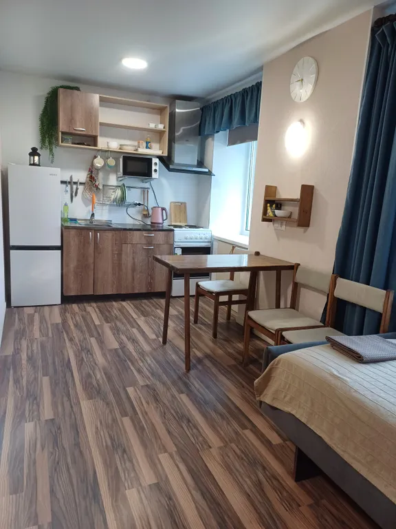 Всё рядом, ЖД вокзал, магазины, остановка