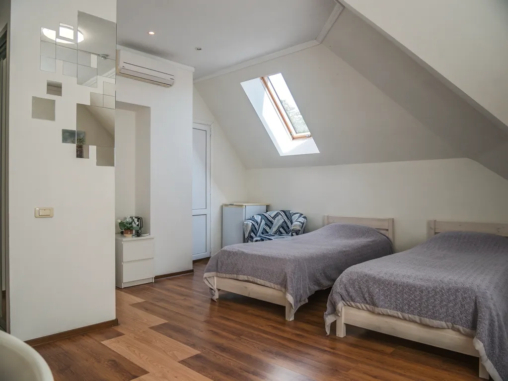 Квартира Комната с двумя односпальными кроватями в коттедже — аренда посуточно в Тула