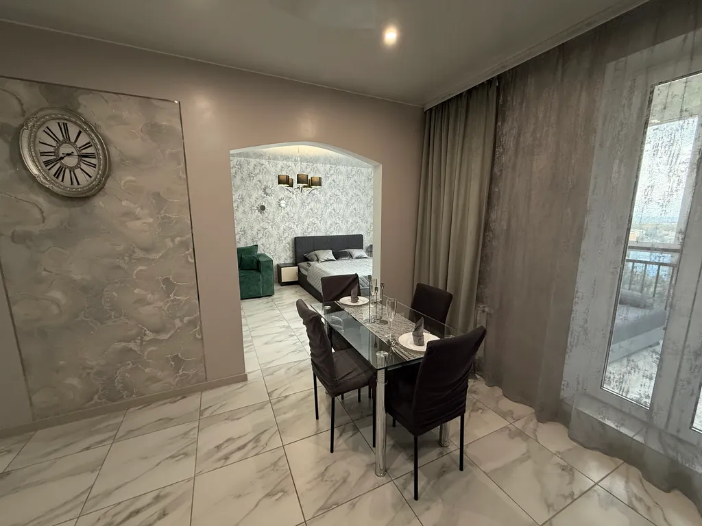 Квартира-студия в центре на 18 этаже