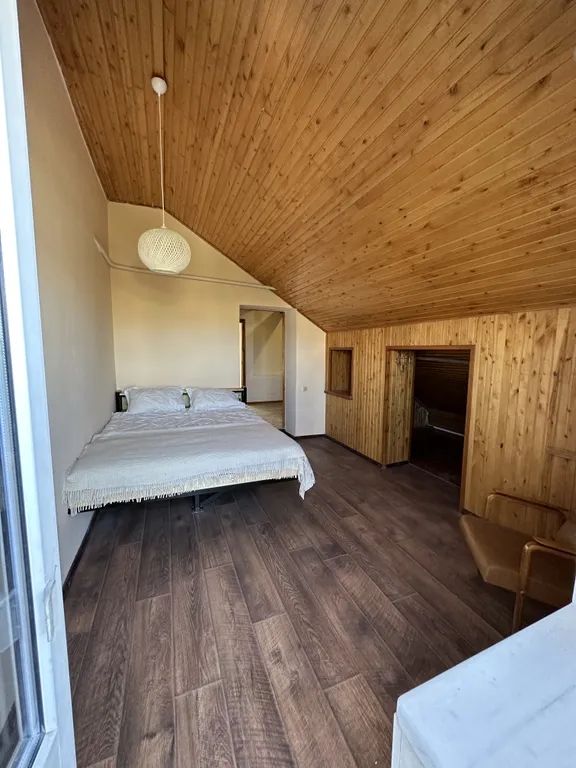 Мансардный этаж частного дома с большой террасой