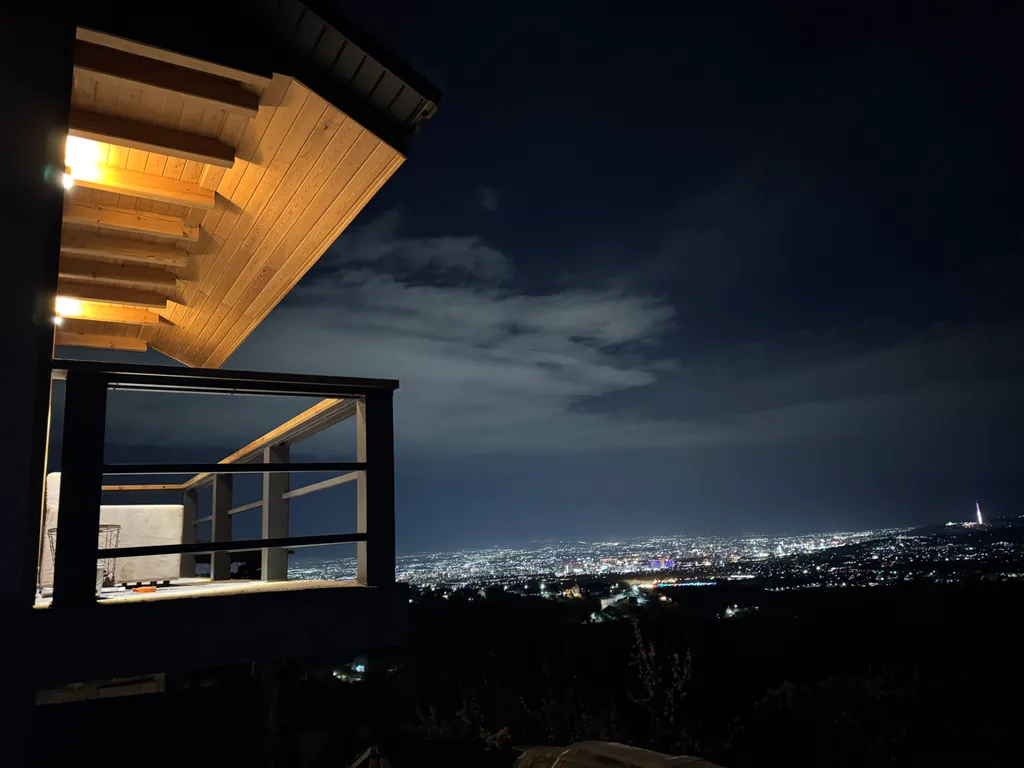 Атмосферное шале с видом на город и на горы