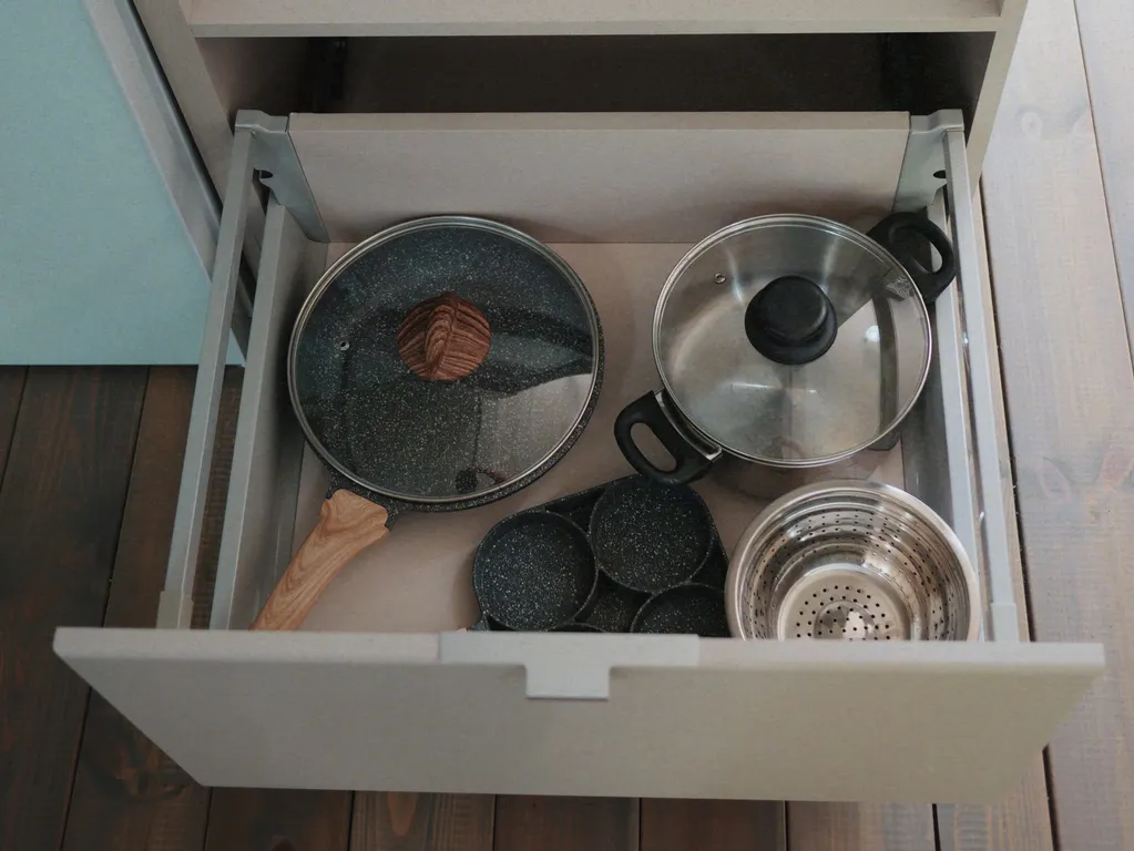 Современный уютный дом с видом на лес