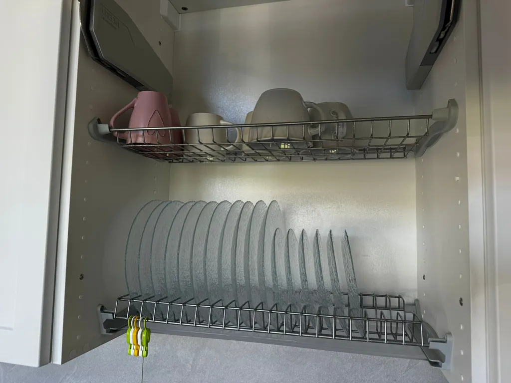 Дом на берегу озера и моря