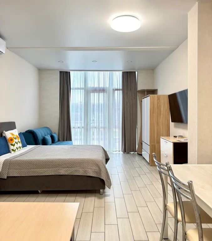 Просторная студия с террасой на первой линии в Сириусе