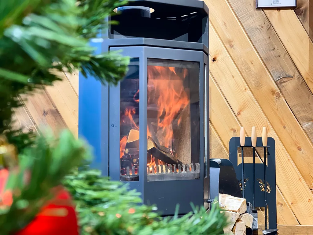 Большой загородный дом