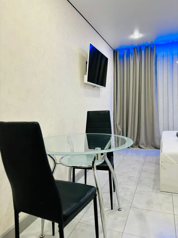 Студия с видом на бассейн