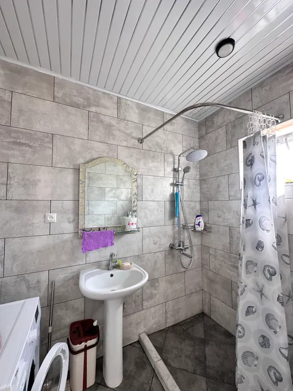 Сдается новый дом у берега моря.