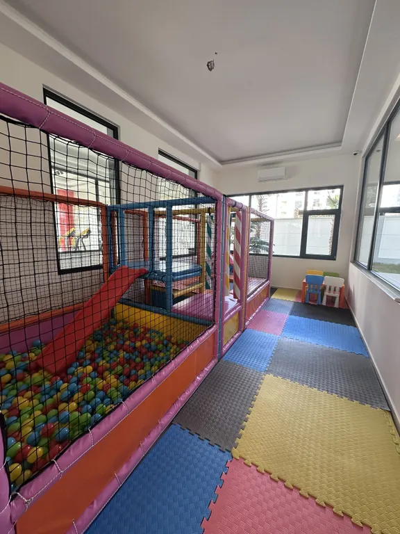 Светлая уютная квартира в Махмутларе с панорамным видом на море и горы