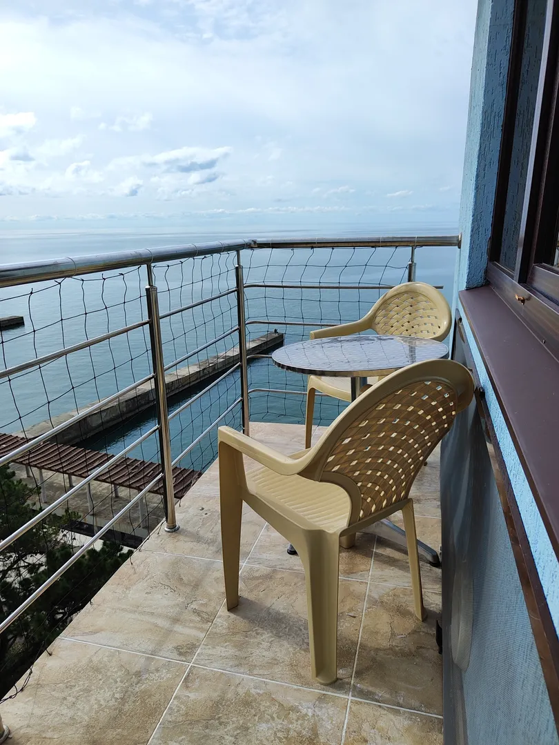 Балкон с видом на море.