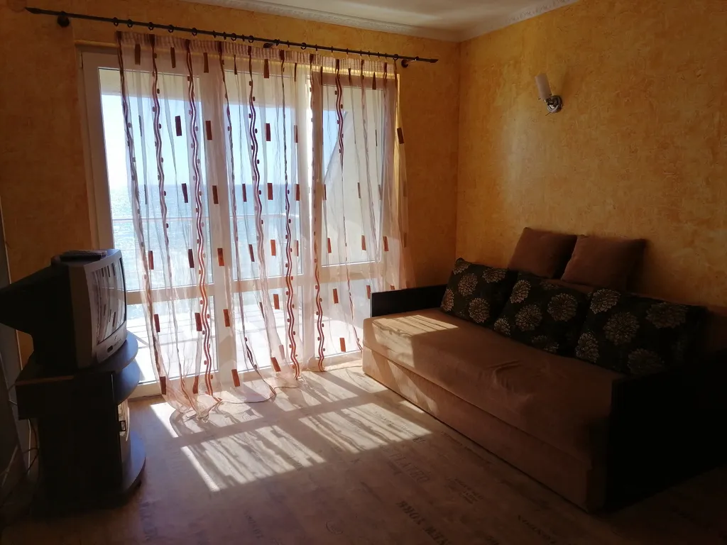 Квартира студия (эллинг) на первой линии  моря.