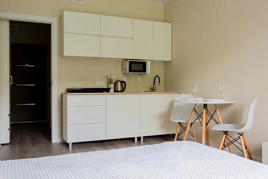 Белые апартаменты - студия на Искре