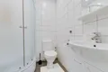Рядом с зеркалом розетка для мощного фена