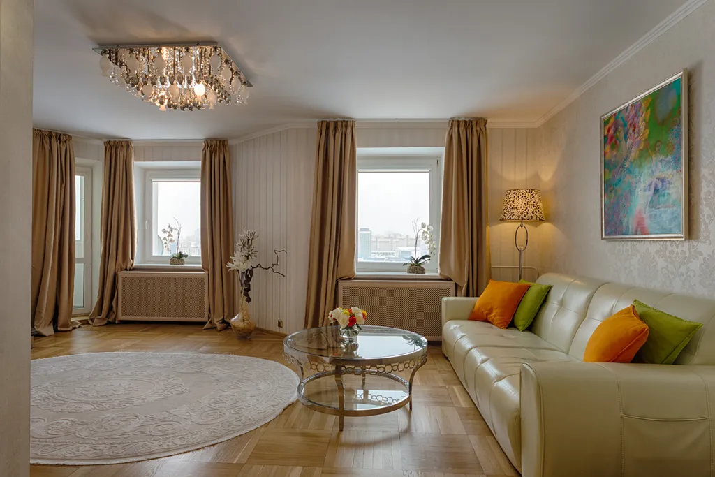 Апартаменты 5-комнатные в центре города с видом на реку