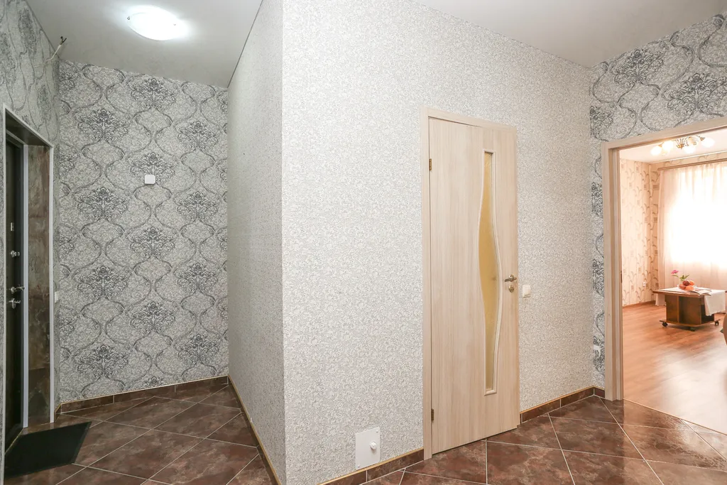 Светлая двухкомнатная квартира в тихом зелёном районе