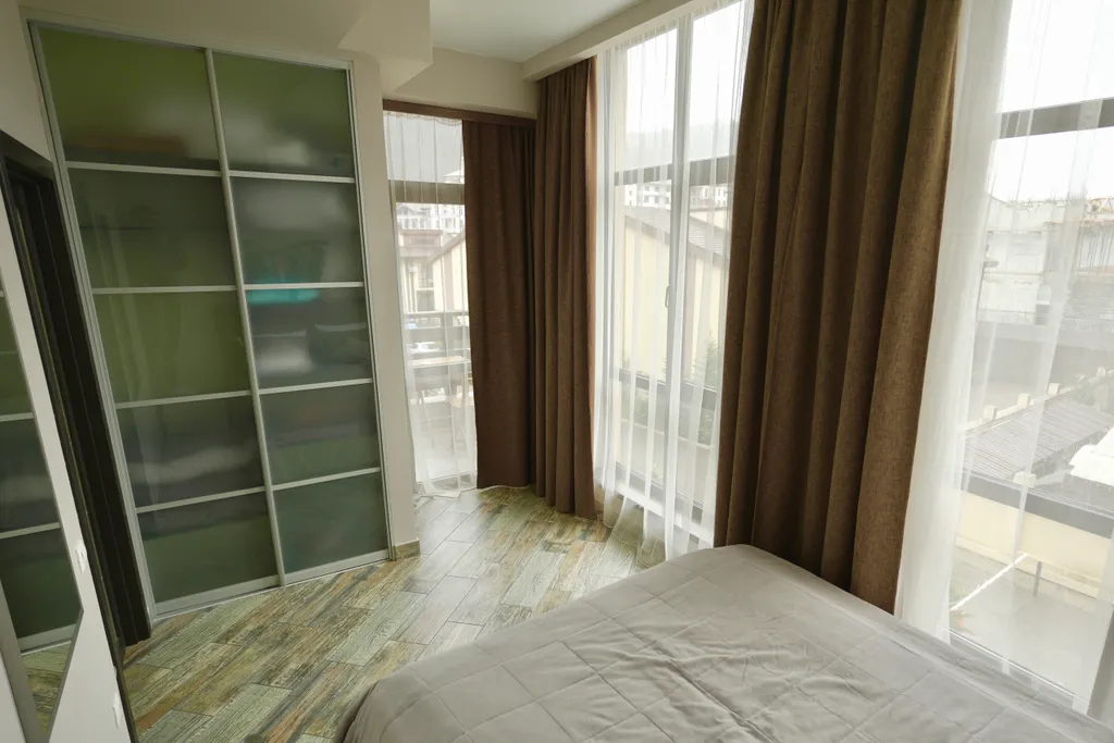 Большая квартира напротив подъемника