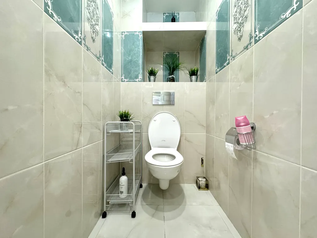 Апартаменты в античном стиле, с джакузи и красивым видом из окна