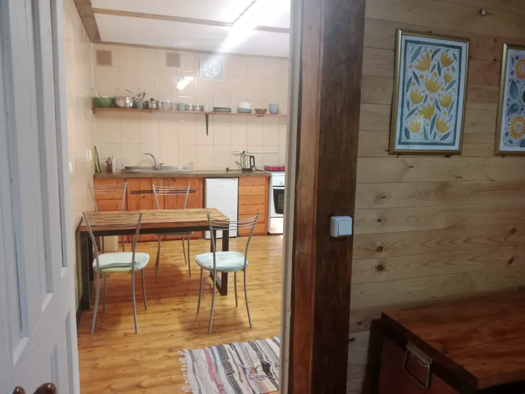 Домик с верандой в лесу