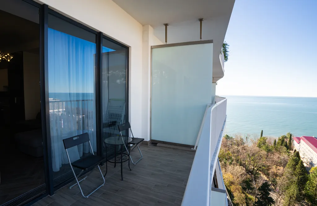 Двухкомнатные апартаменты с видом на море и город