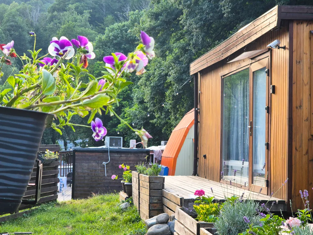 Домик Кантр с видом на горы