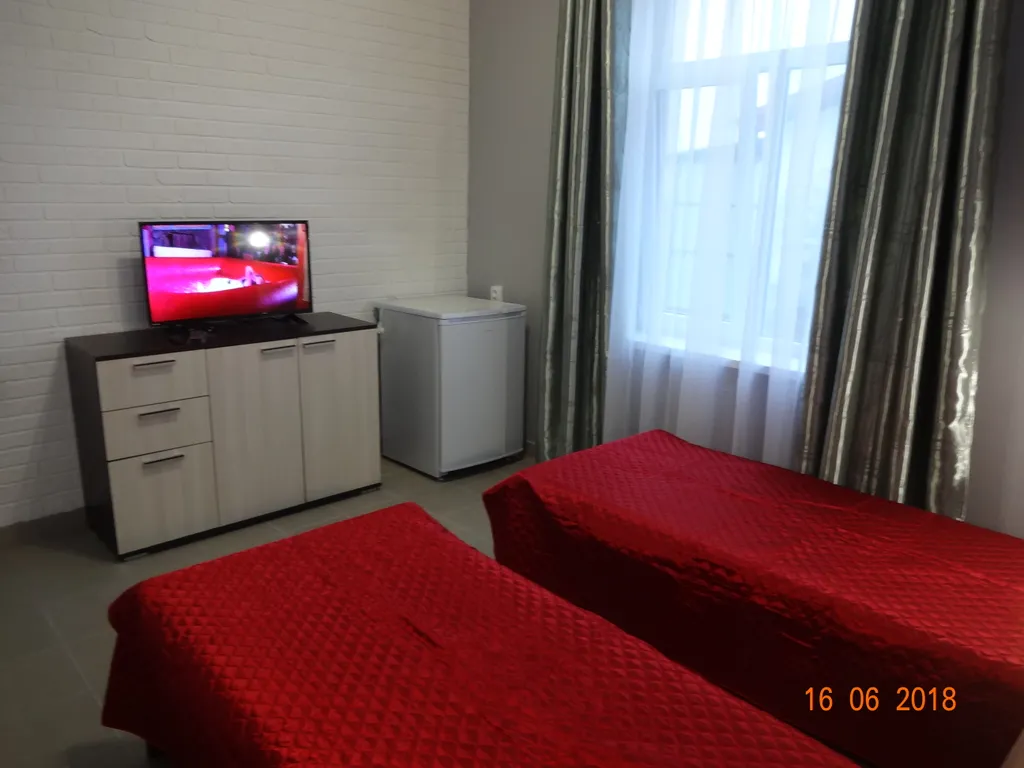 Радуга 3-х комнатный на 6 человек с бассейном