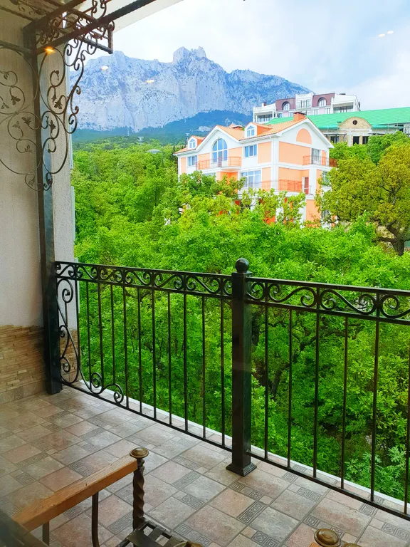 Апартаменты с видом на море и горы