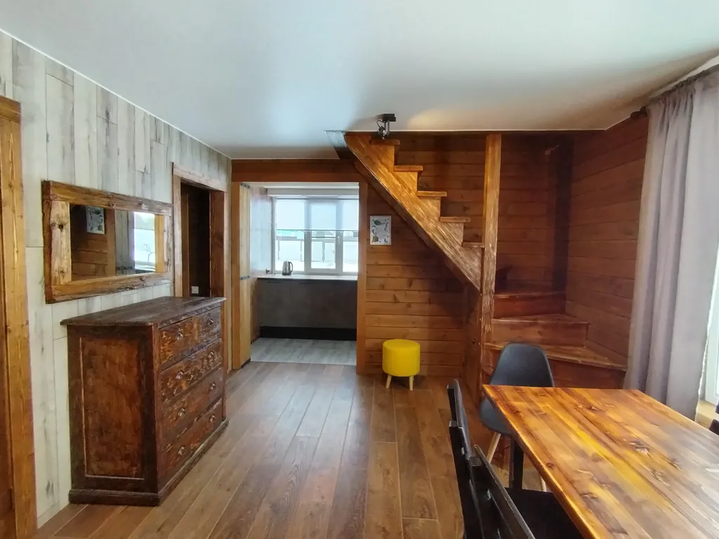 Дом на берегу с баней