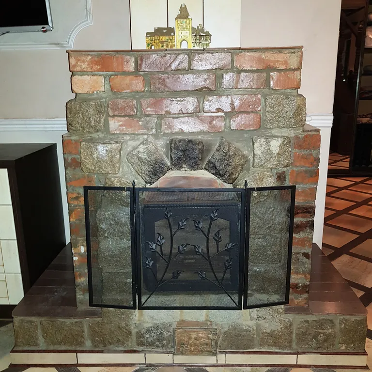 Дом с шикарной беседкой на озере