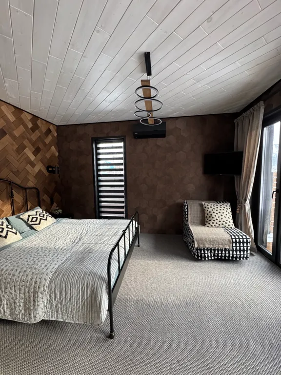 Номер на первом этаже в двухэтажном доме