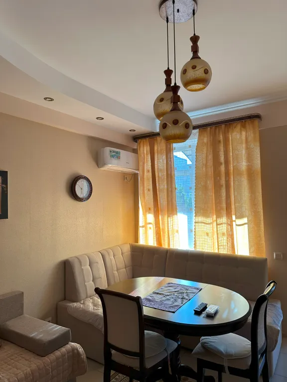 Дом с часами - двухэтажный таунхаус для отпуска у моря