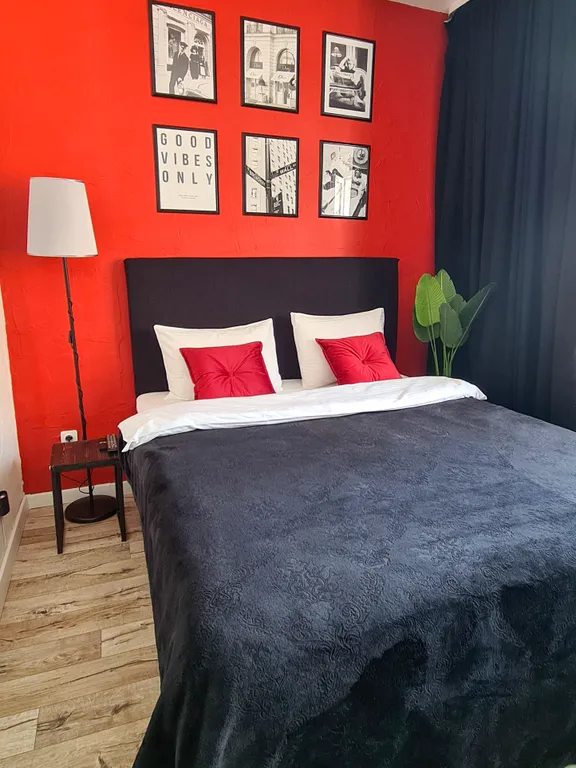 Студия с камином