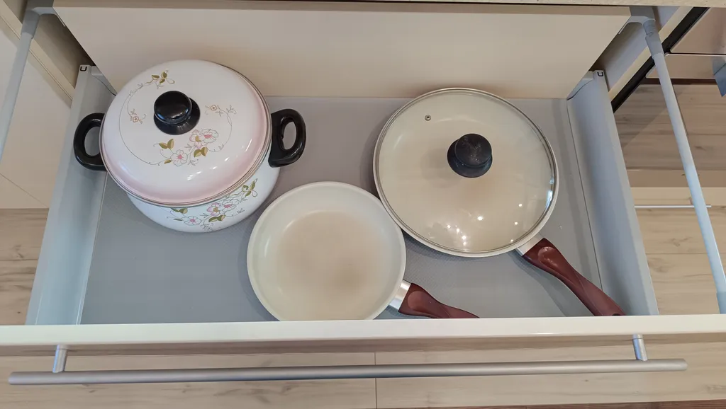 Квартира с камином и большой столовой комфорт-класса